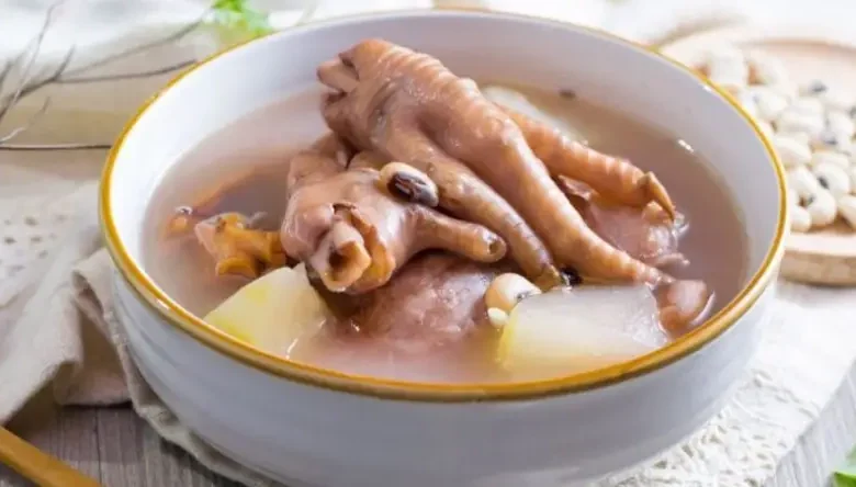 طرز تهیه پای مرغ برای گربه